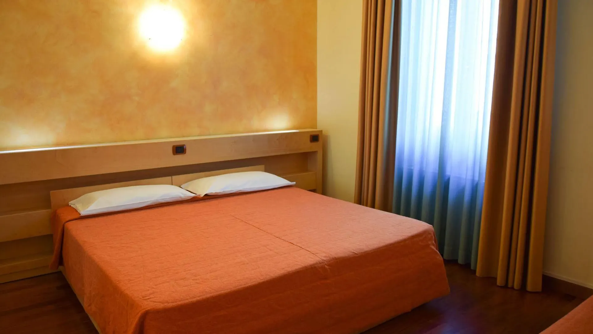 Hotel Losanna Milan 3*,