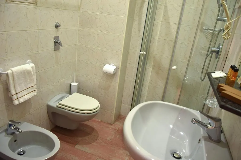 Hotel Losanna Milán 3*,  Italia